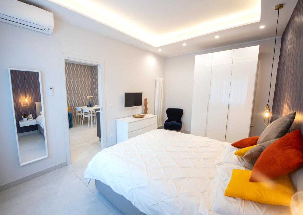 Napoli City Center - Appartamenti E Camere Luaran gambar