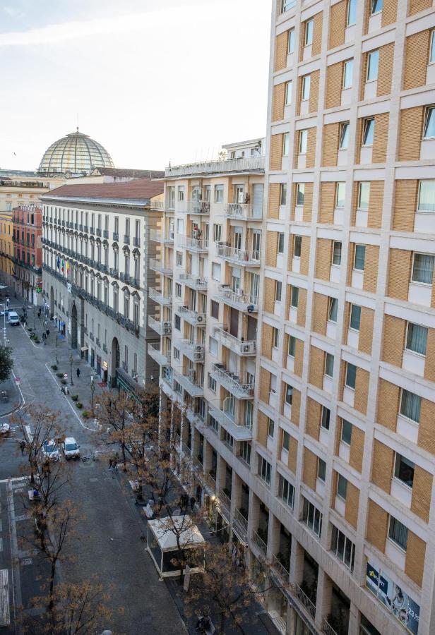 Napoli City Center - Appartamenti E Camere Luaran gambar