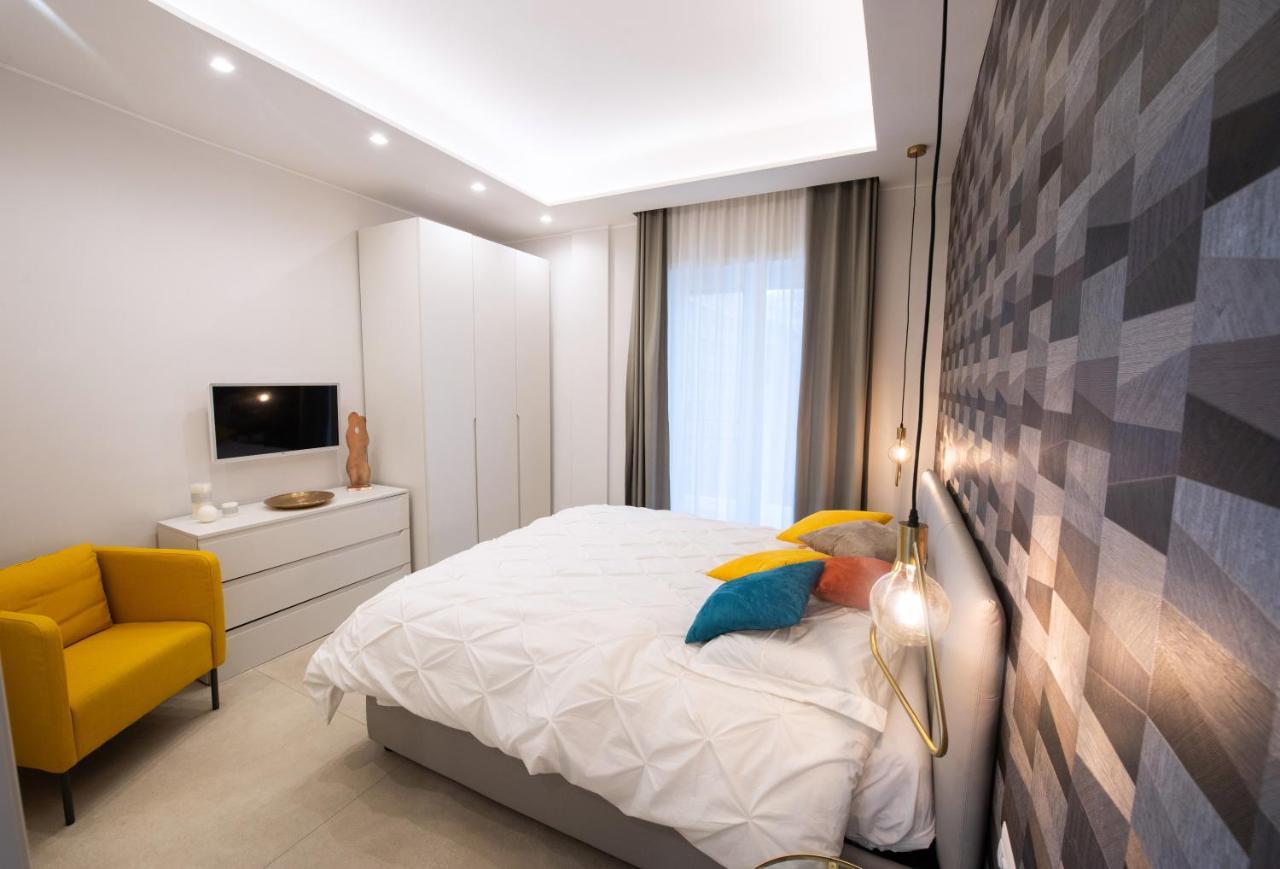 Napoli City Center - Appartamenti E Camere Luaran gambar