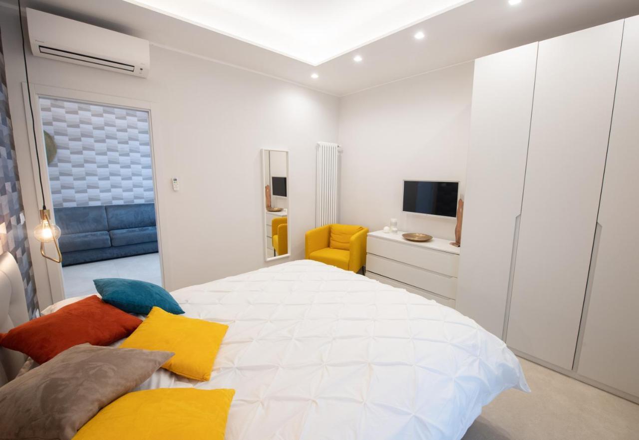 Napoli City Center - Appartamenti E Camere Luaran gambar