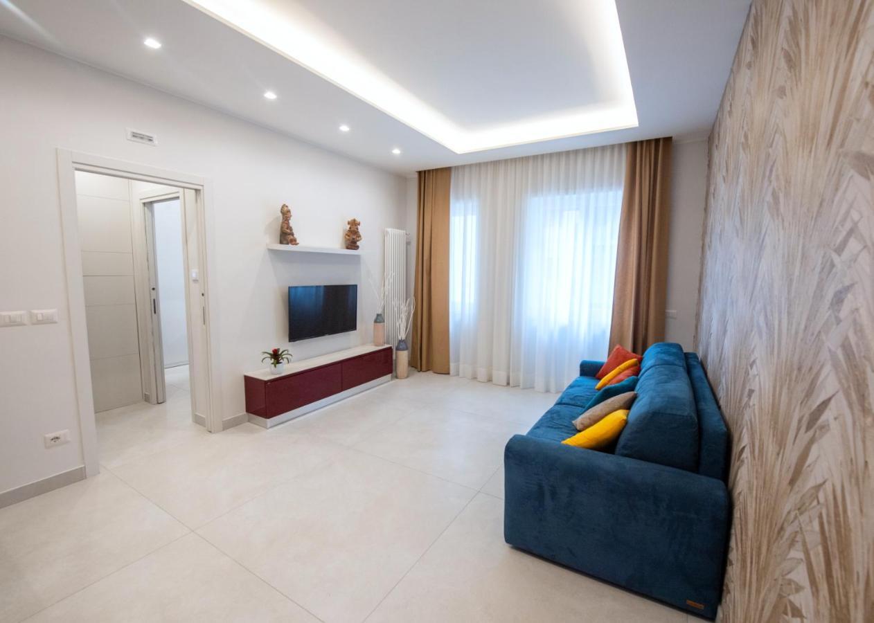 Napoli City Center - Appartamenti E Camere Luaran gambar